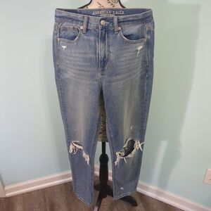 American Eagle Mom Jeans Light Wash Denim Blue Jeans Ripped Size 2 Regular Fit